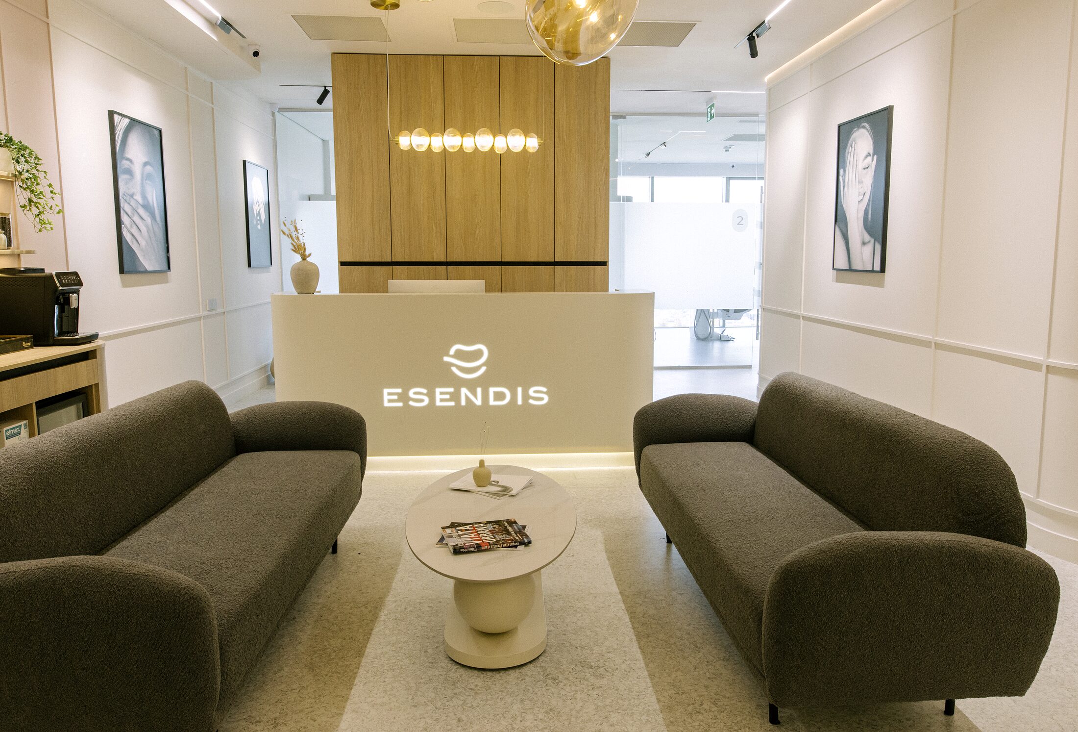 Recepția ESENDIS — primul contact cu clinica